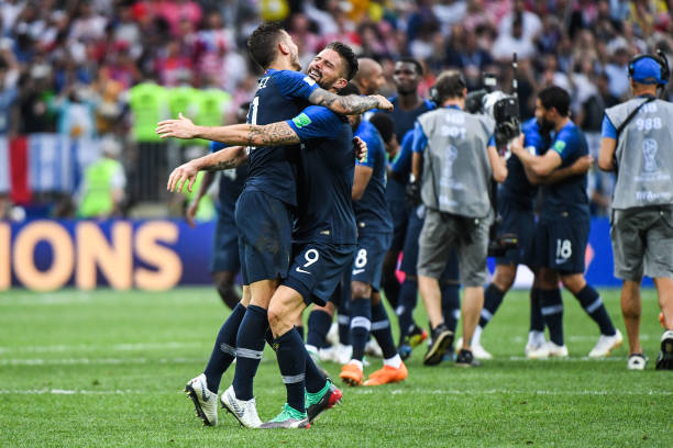 伯利被曝強迫球員簽下兩年以上合同！不續約的一線球星將被掃地出門！.